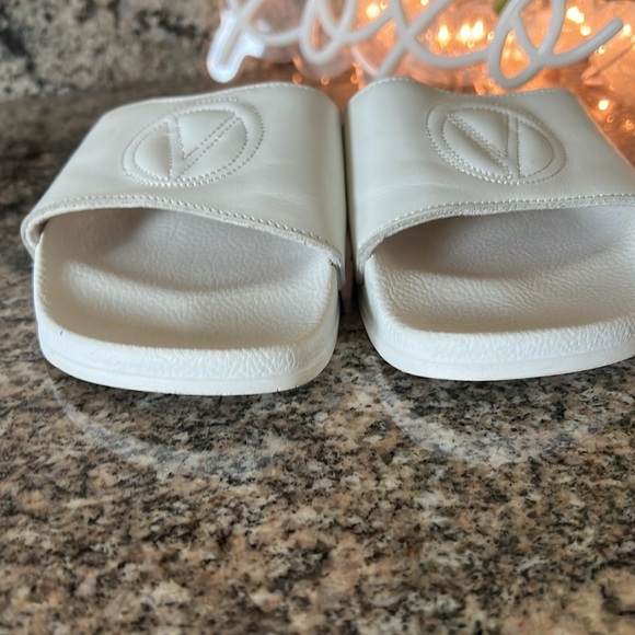 Valentino Samantha Logo Slides - Picture 3 of 9